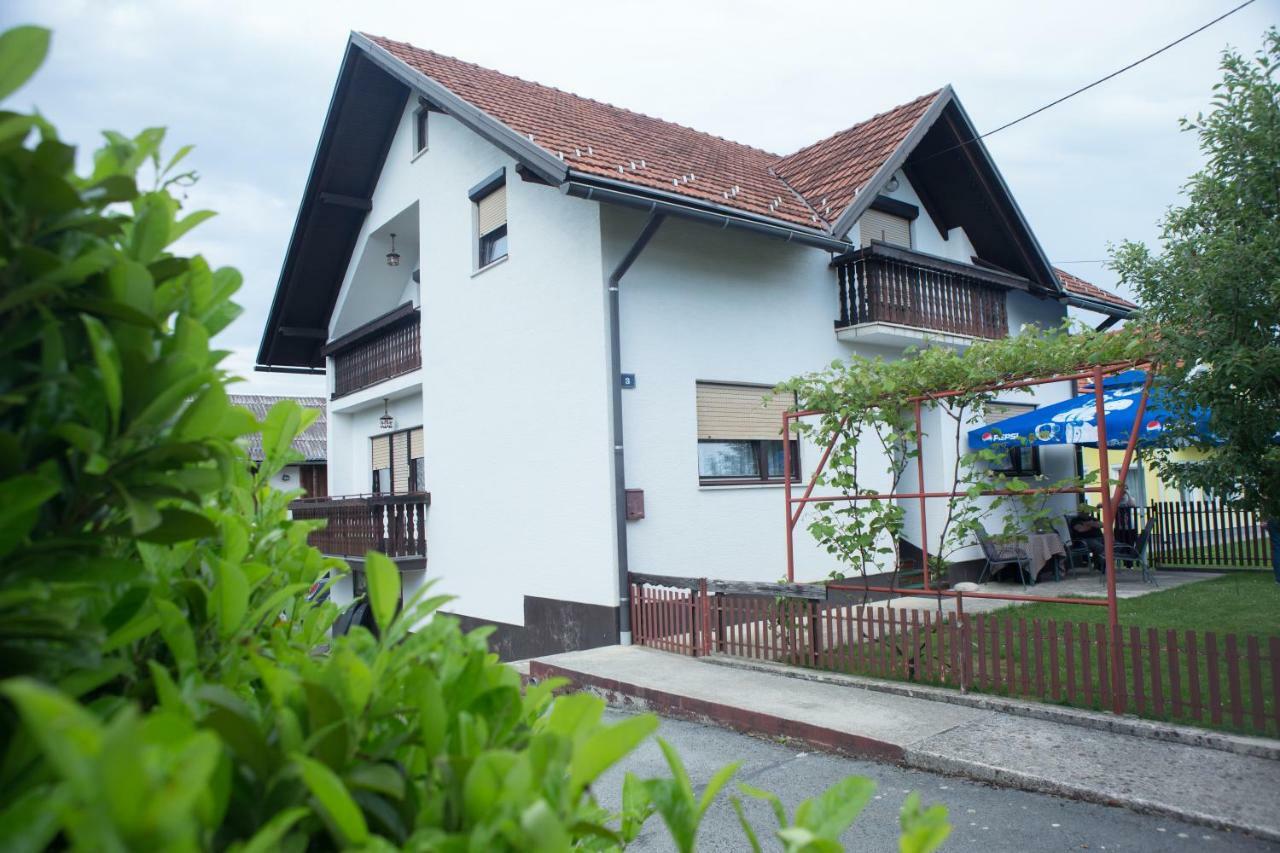 Apartman Dubravcic Apartment โอโทชาส ภายนอก รูปภาพ