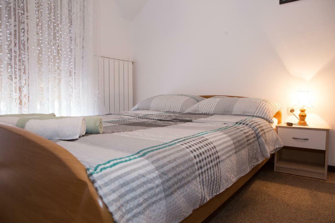 Apartman Dubravcic Apartment โอโทชาส ภายนอก รูปภาพ
