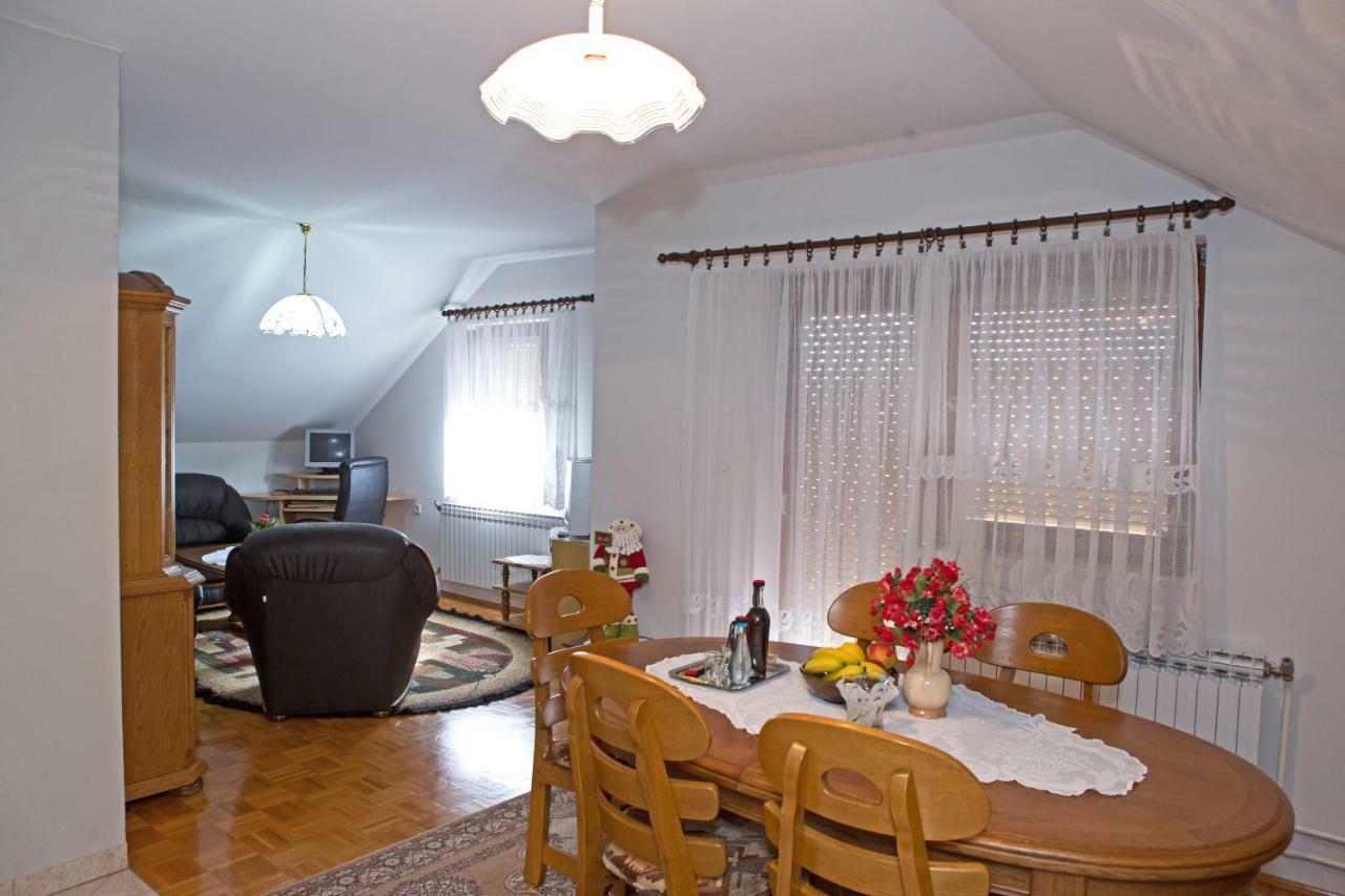 Apartman Dubravcic Apartment โอโทชาส ภายนอก รูปภาพ