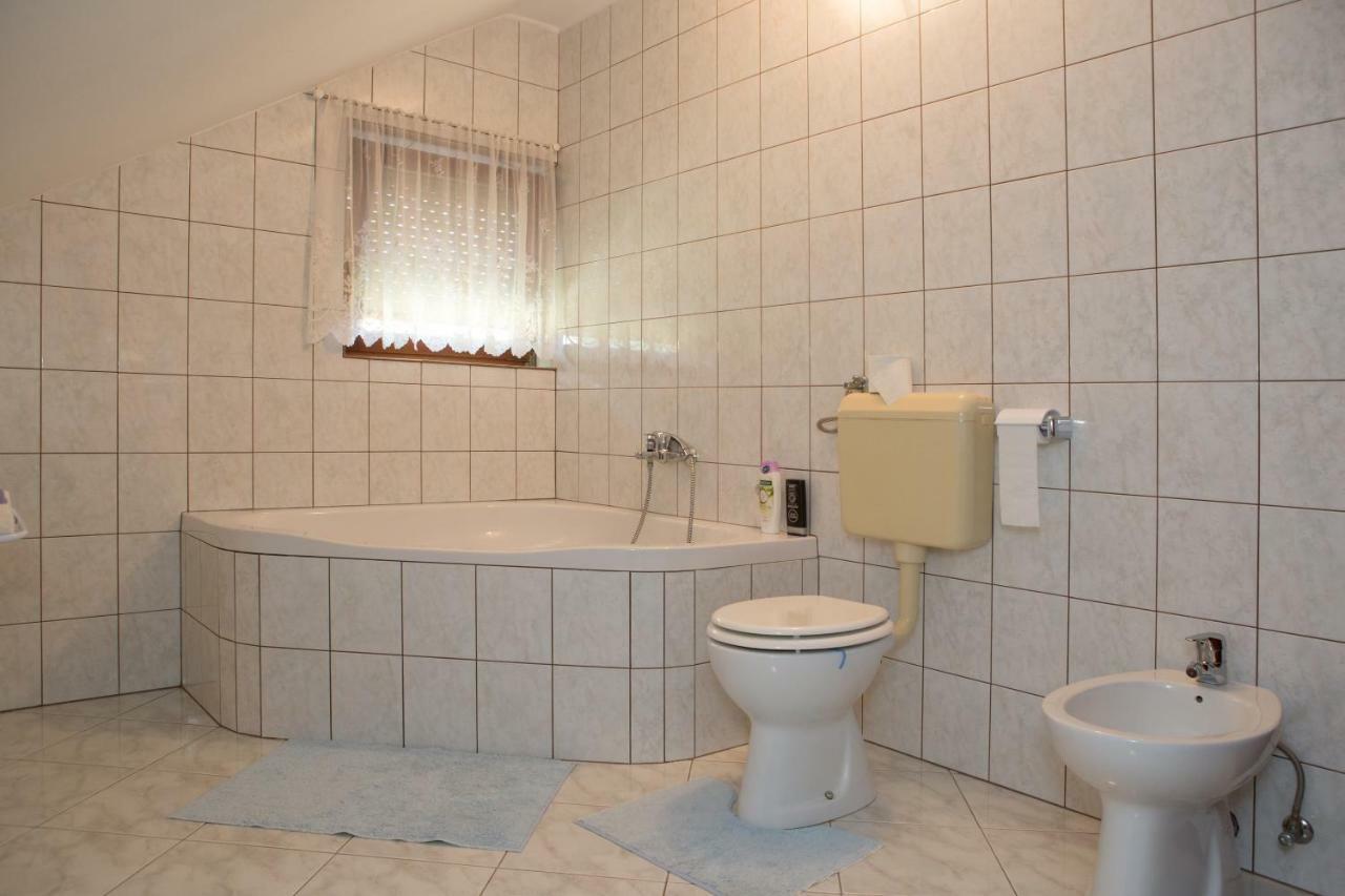 Apartman Dubravcic Apartment โอโทชาส ภายนอก รูปภาพ