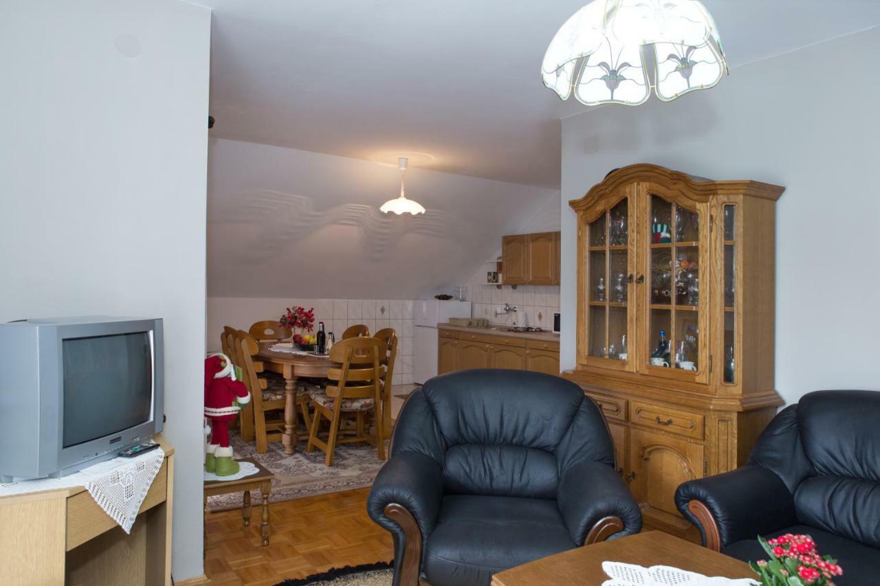 Apartman Dubravcic Apartment โอโทชาส ภายนอก รูปภาพ