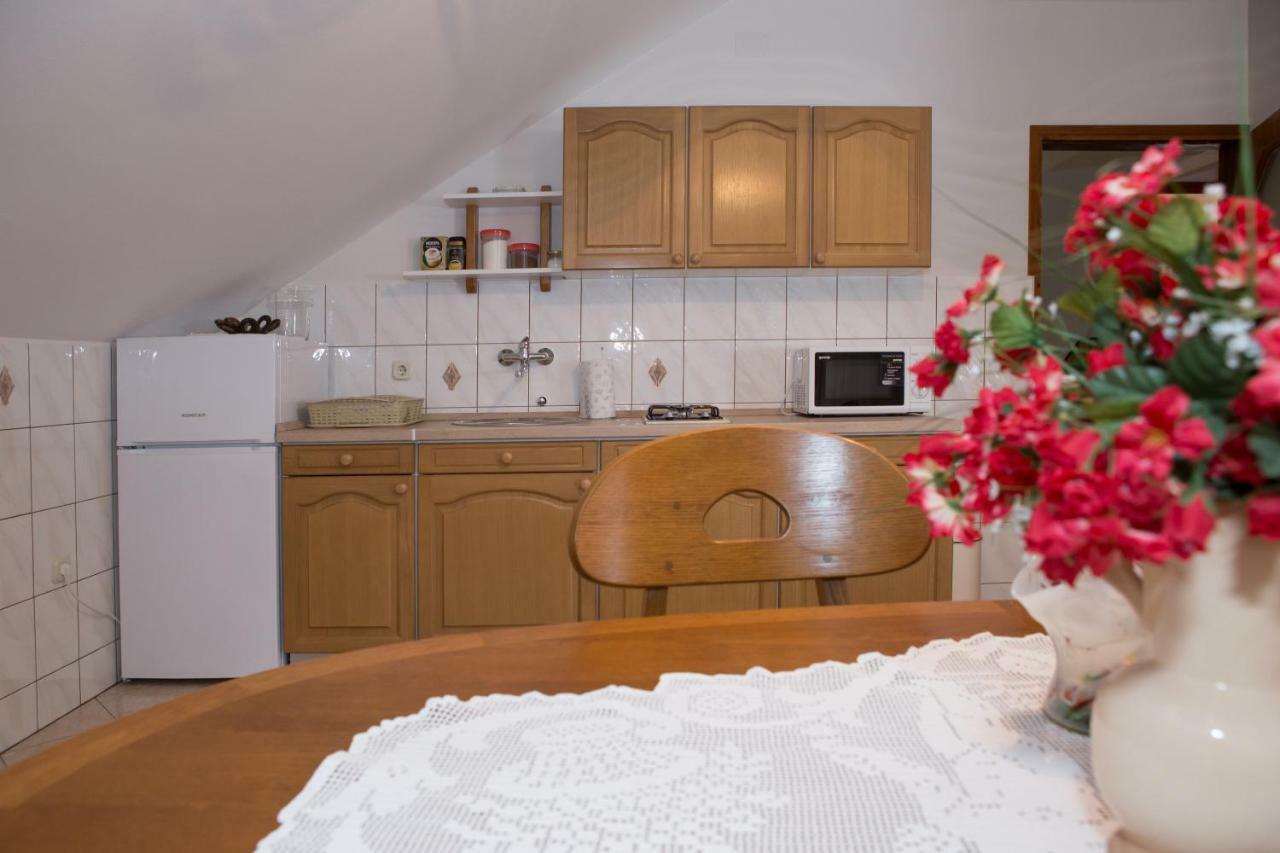 Apartman Dubravcic Apartment โอโทชาส ภายนอก รูปภาพ