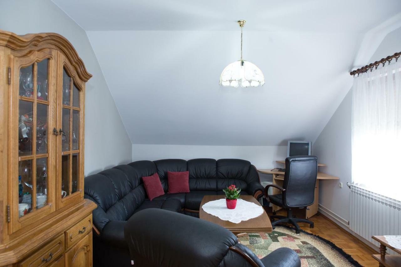 Apartman Dubravcic Apartment โอโทชาส ภายนอก รูปภาพ
