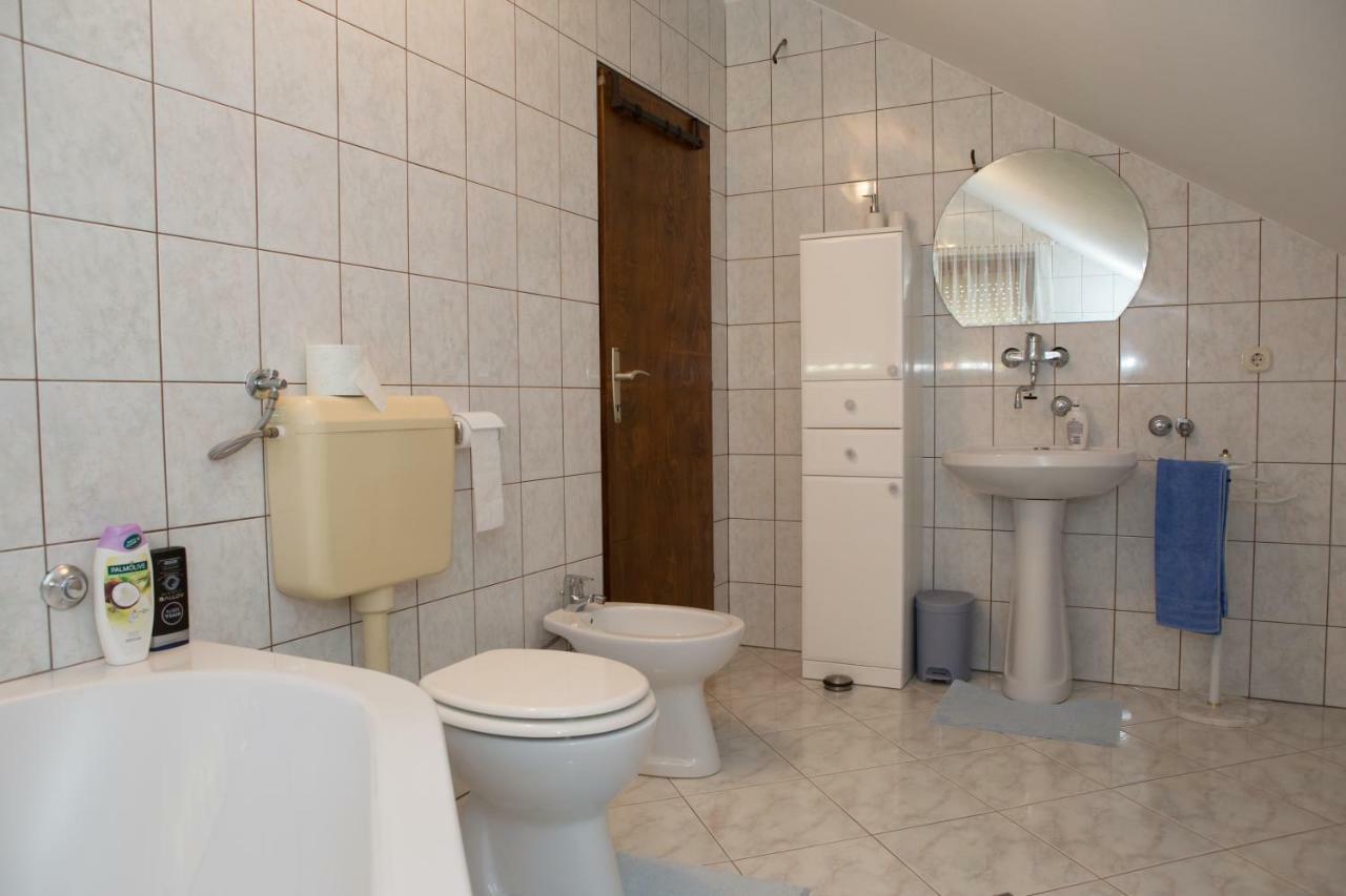 Apartman Dubravcic Apartment โอโทชาส ภายนอก รูปภาพ